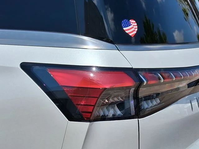 Used 2025 White INFINITI SENSORY image 8