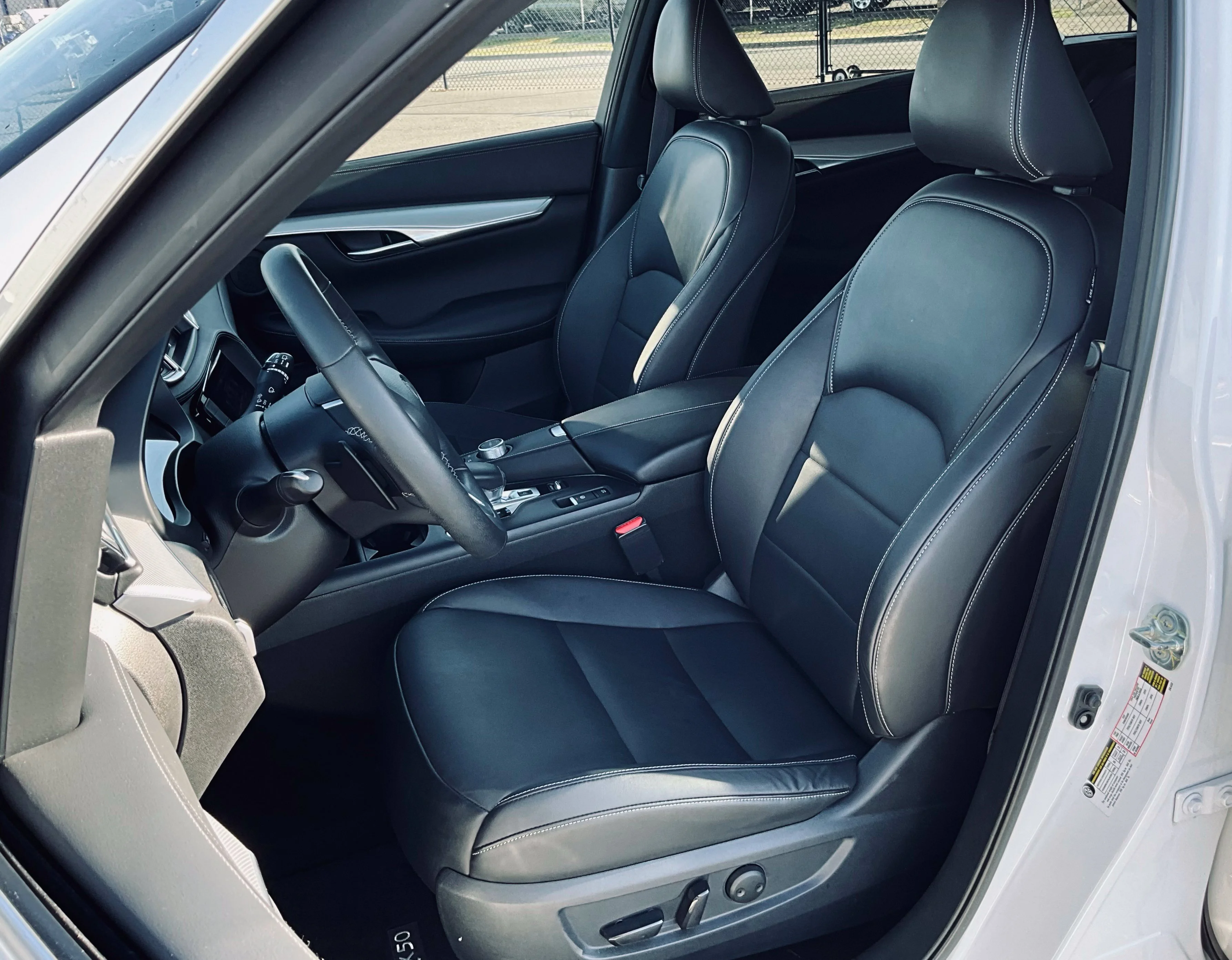 Used 2021 White INFINITI LUXE image 9