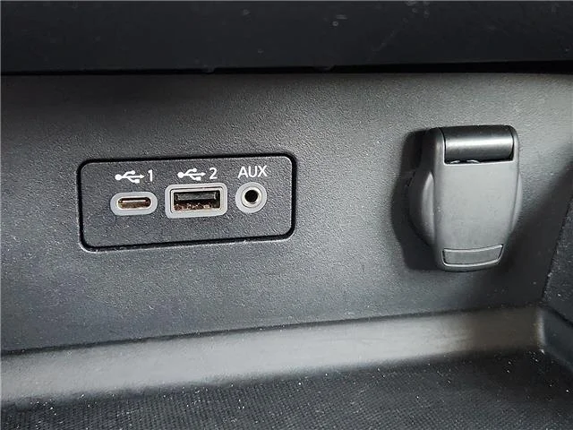 Used 2025 Shite Nissan SV image 15