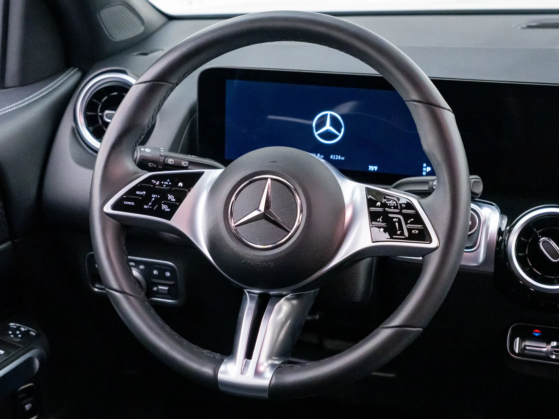 Used 2026 Black Mercedes-Benz GLB 250 image 10