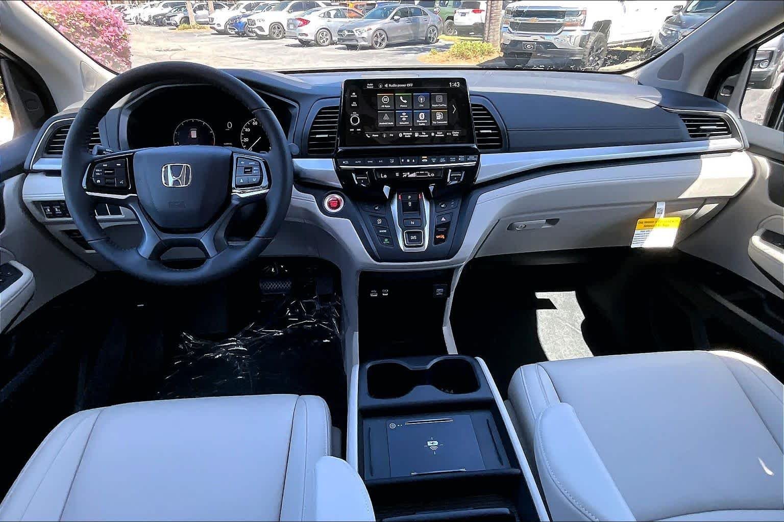 View vehicle photo 5