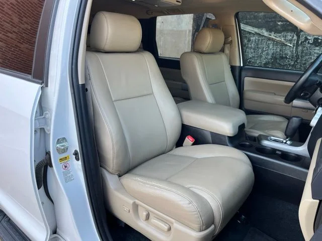Used 2016 Super White Toyota SR5 image 21