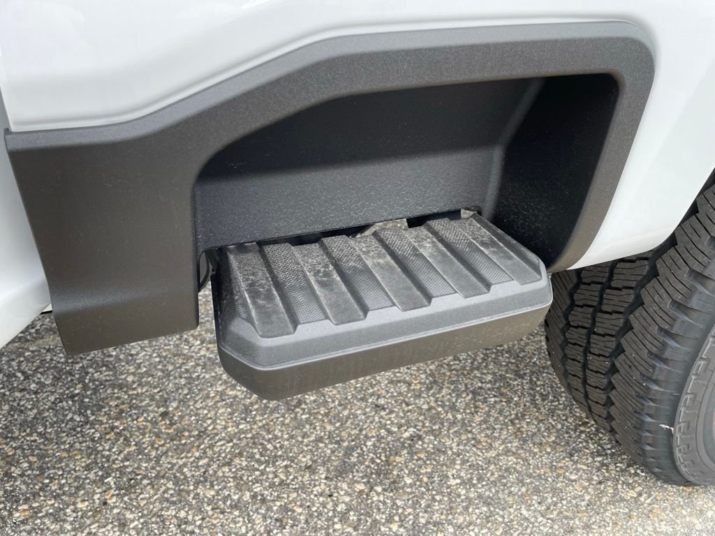 New 2026 Oxford White Ford F-350® XL image 19