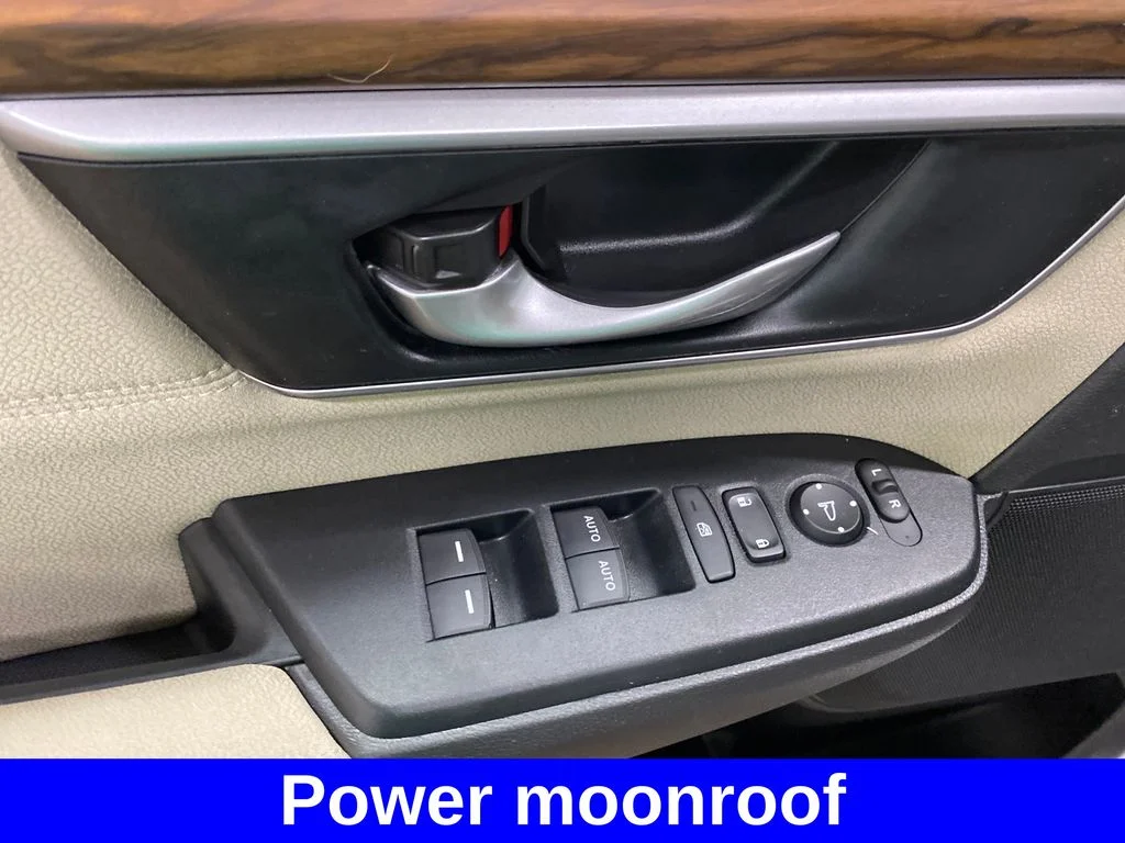 Used 2022 White Honda EX image 9