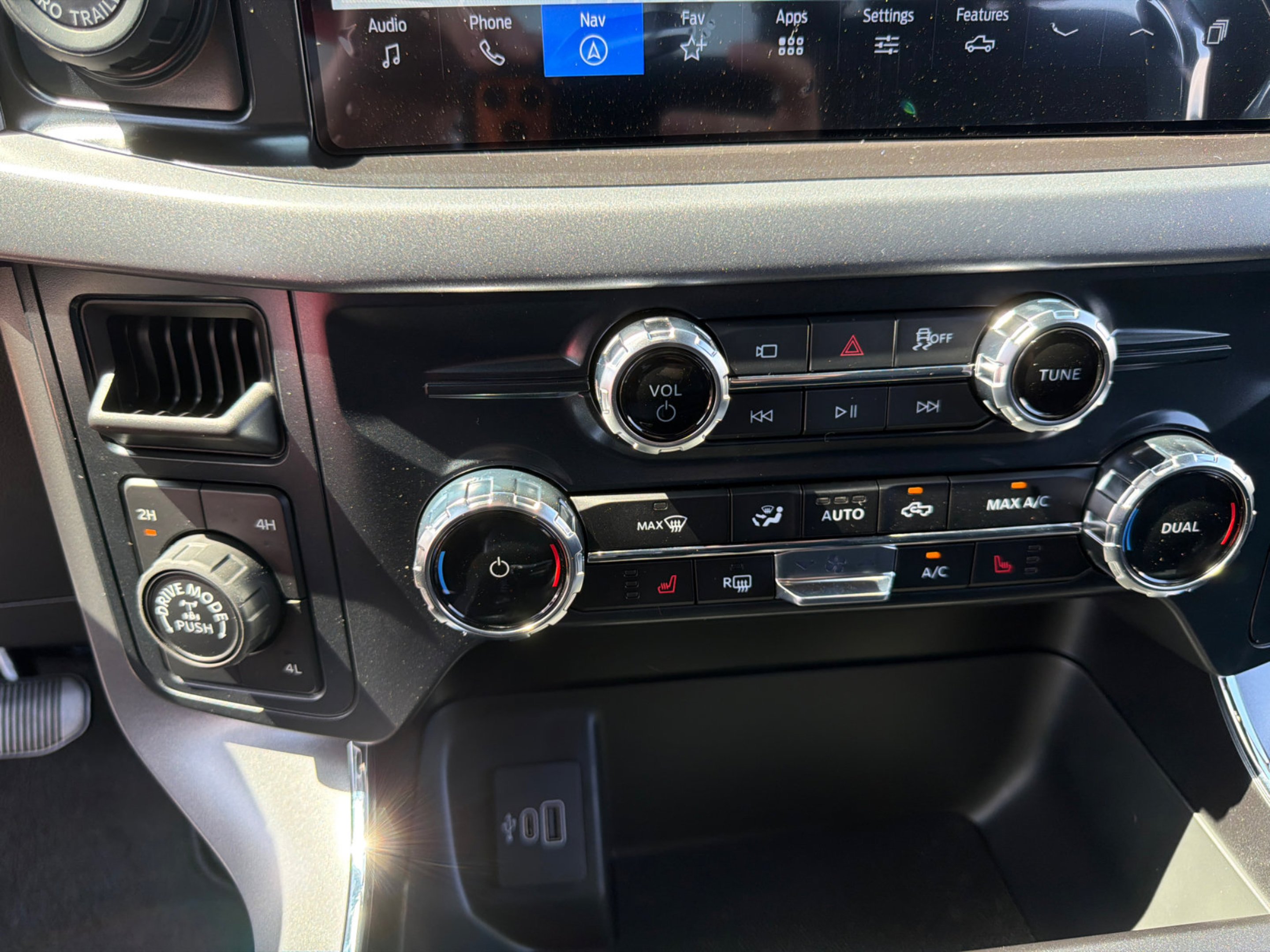 New 2026 Agate Black Metallic Ford XLT image 25