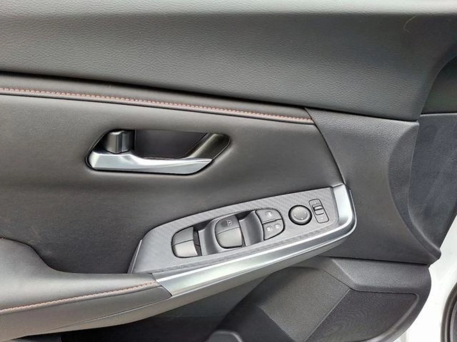 2025 Nissan Sentra SR - Photo 8