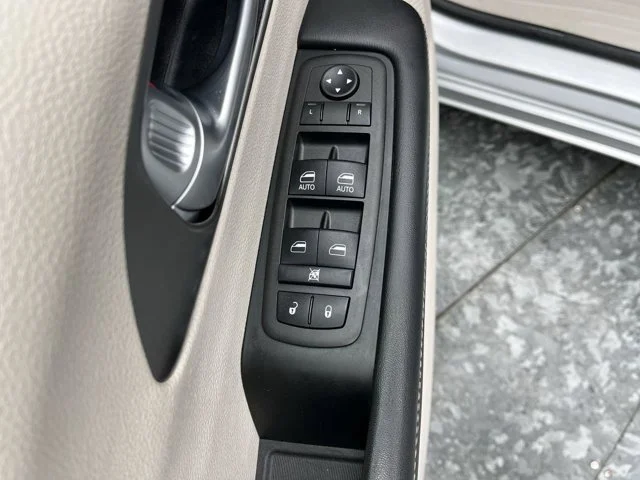 Used 2024 Silver Mist Clearcoat Chrysler Touring L image 7