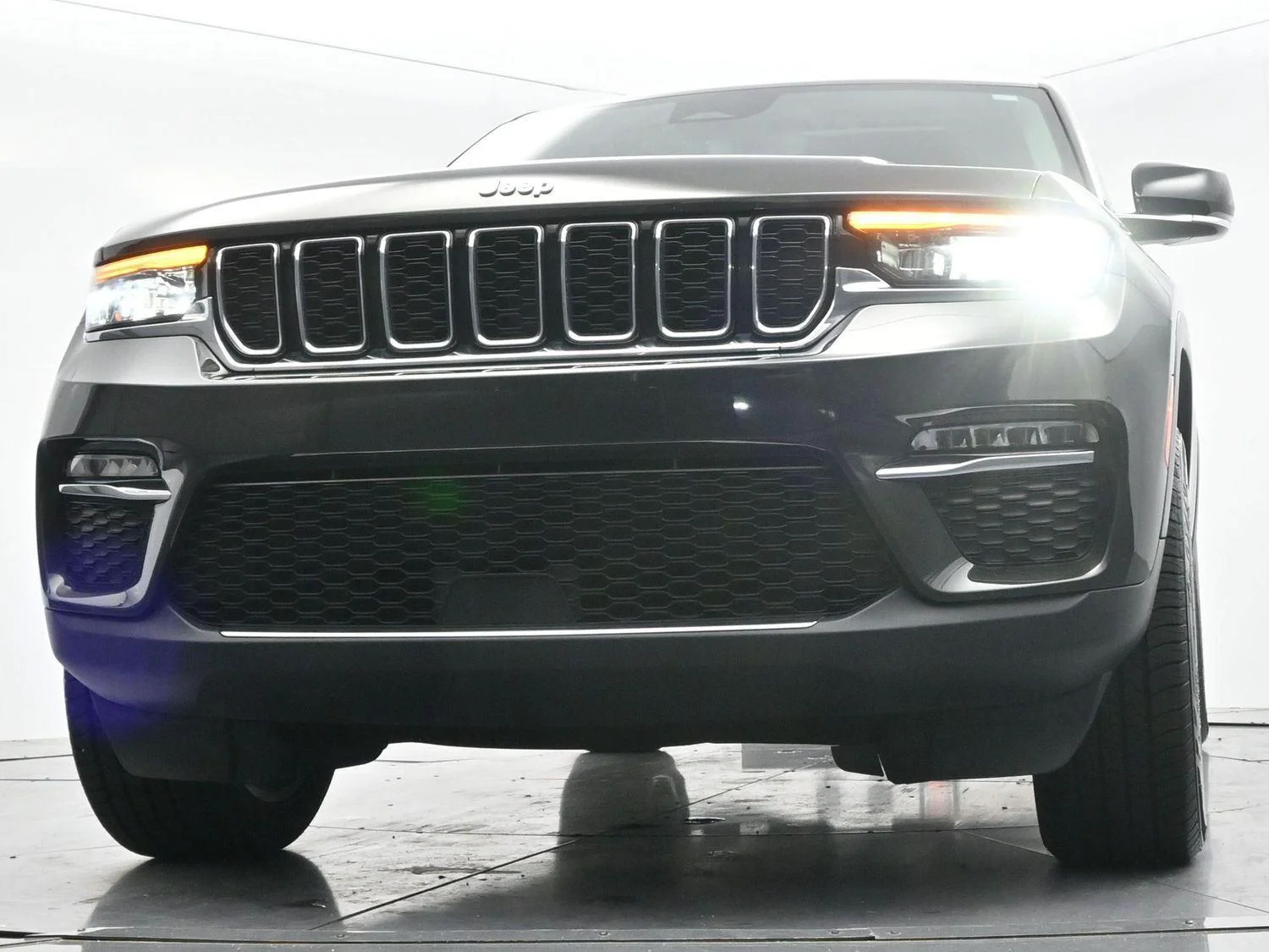 Used 2023 Rocky Mountain Pearlcoat Jeep 4xe image 48