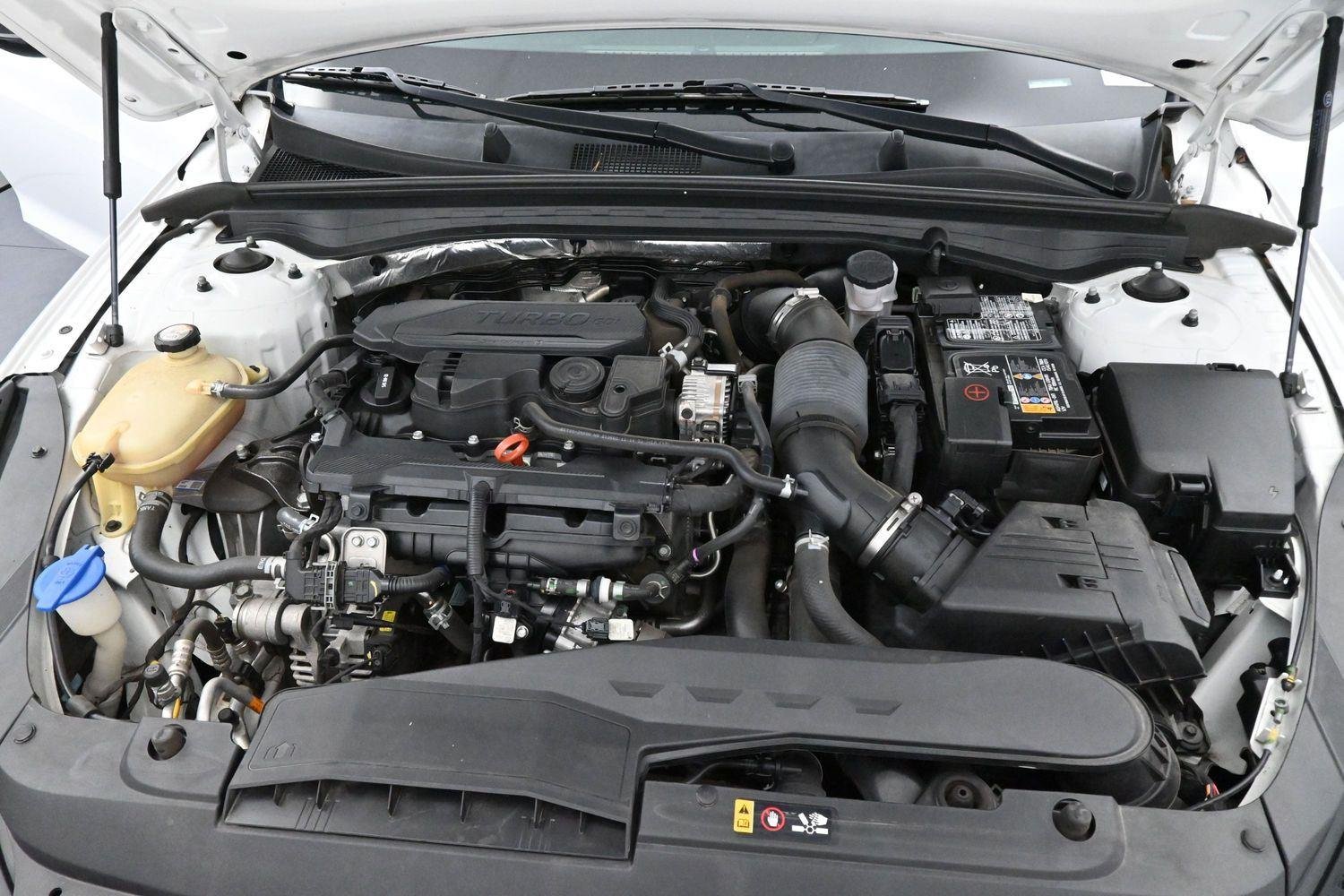 Used 2022 Glacial White Pearl Kia GT-Line image 34