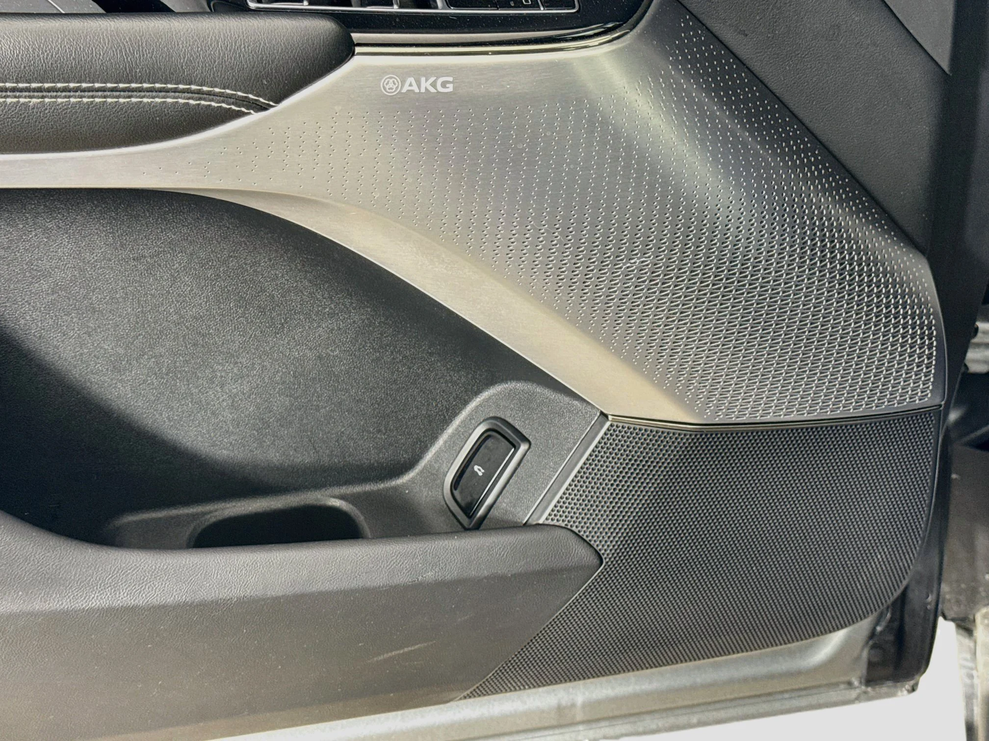 Used 2024 Argent Silver Metallic Cadillac Sport 2 image 21