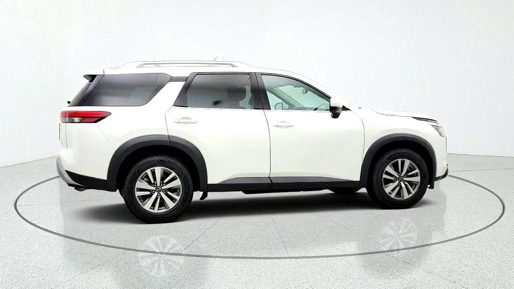 Used 2023 Pearl White Tricoat Nissan SL 4WD image 4
