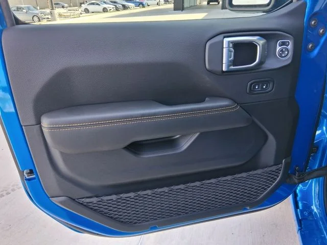 New 2026 Hydro Blue Pearl-Coat Exterior Paint Jeep Sahara image 18