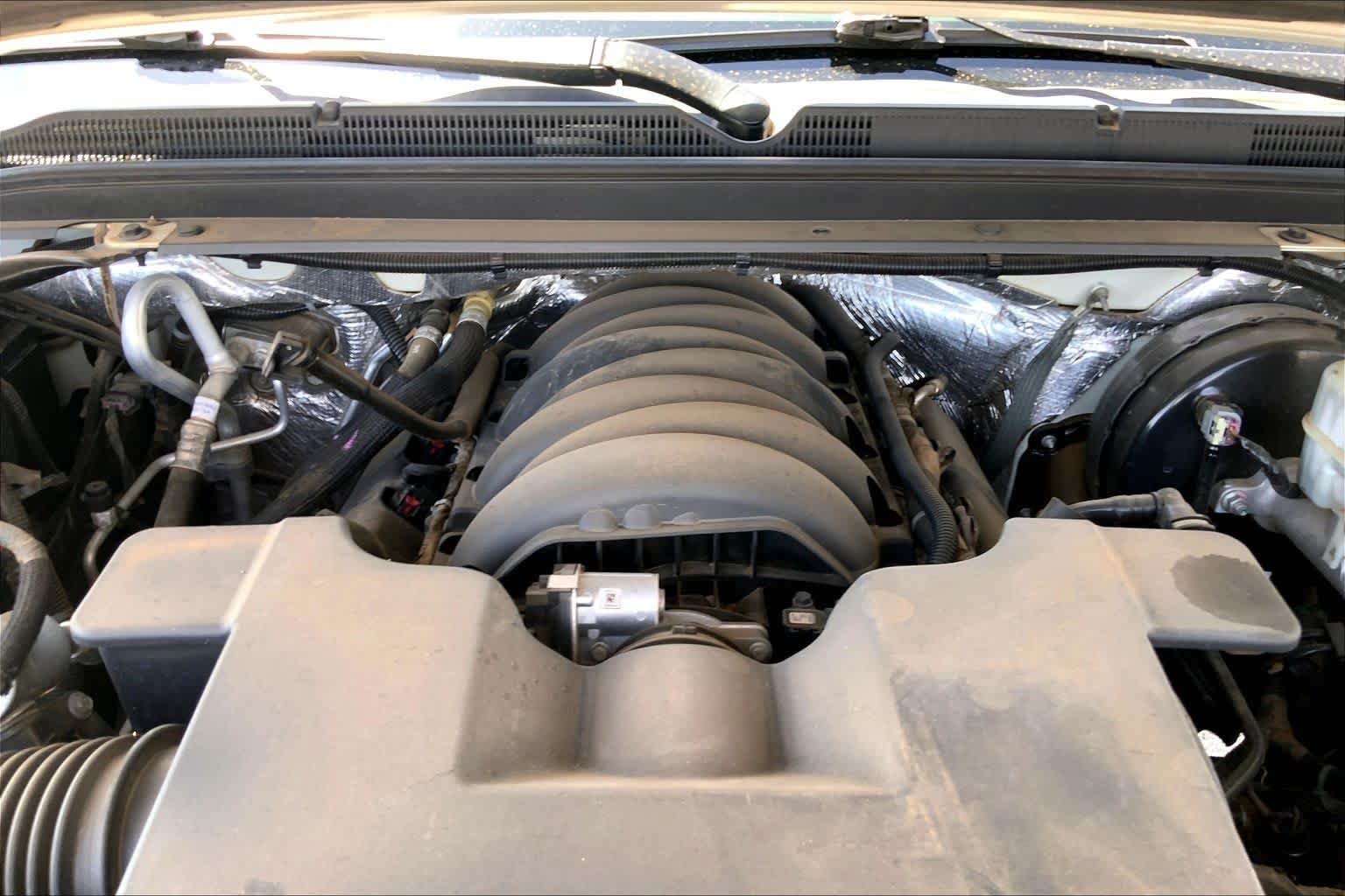 Used 2015 White Diamond Tricoat Chevrolet LTZ image 32