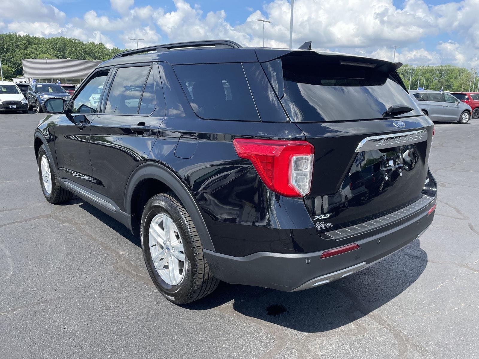 Certified Used 2023 Agate Black Metallic Ford XLT image 3