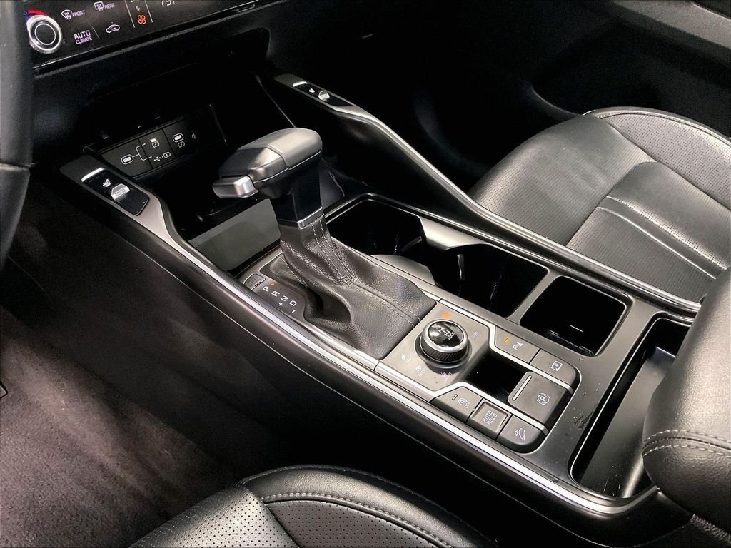 Used 2024 Black Kia X-Line EX image 21