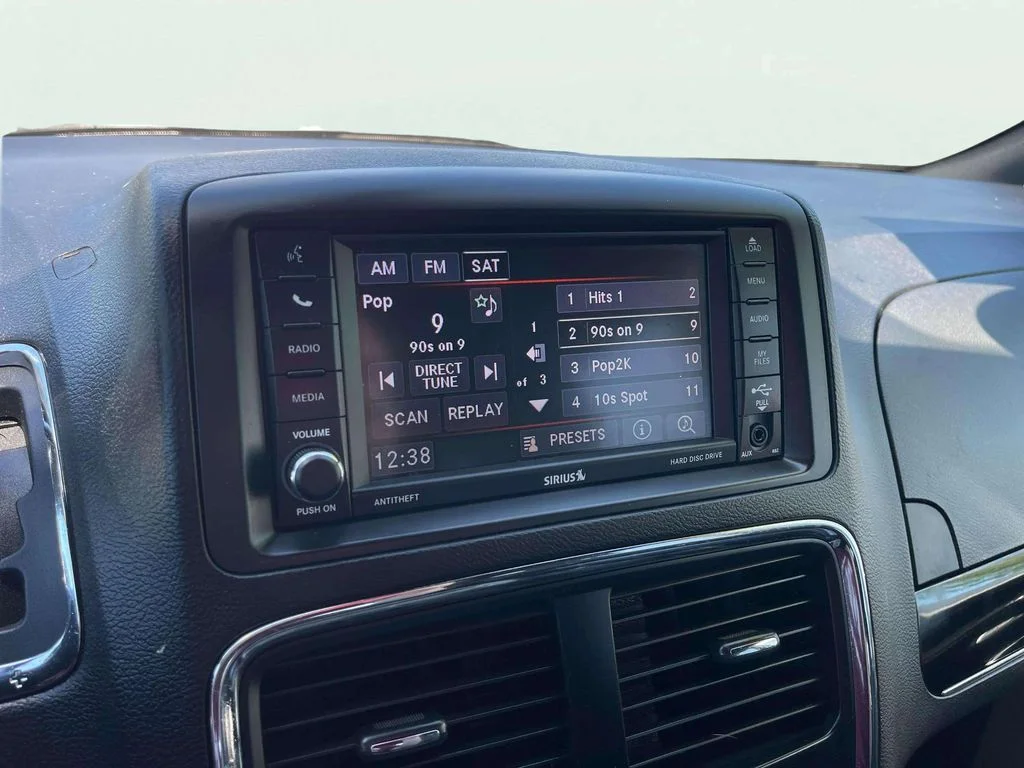 Used 2019 Octane Red Pearlcoat Dodge SXT image 10