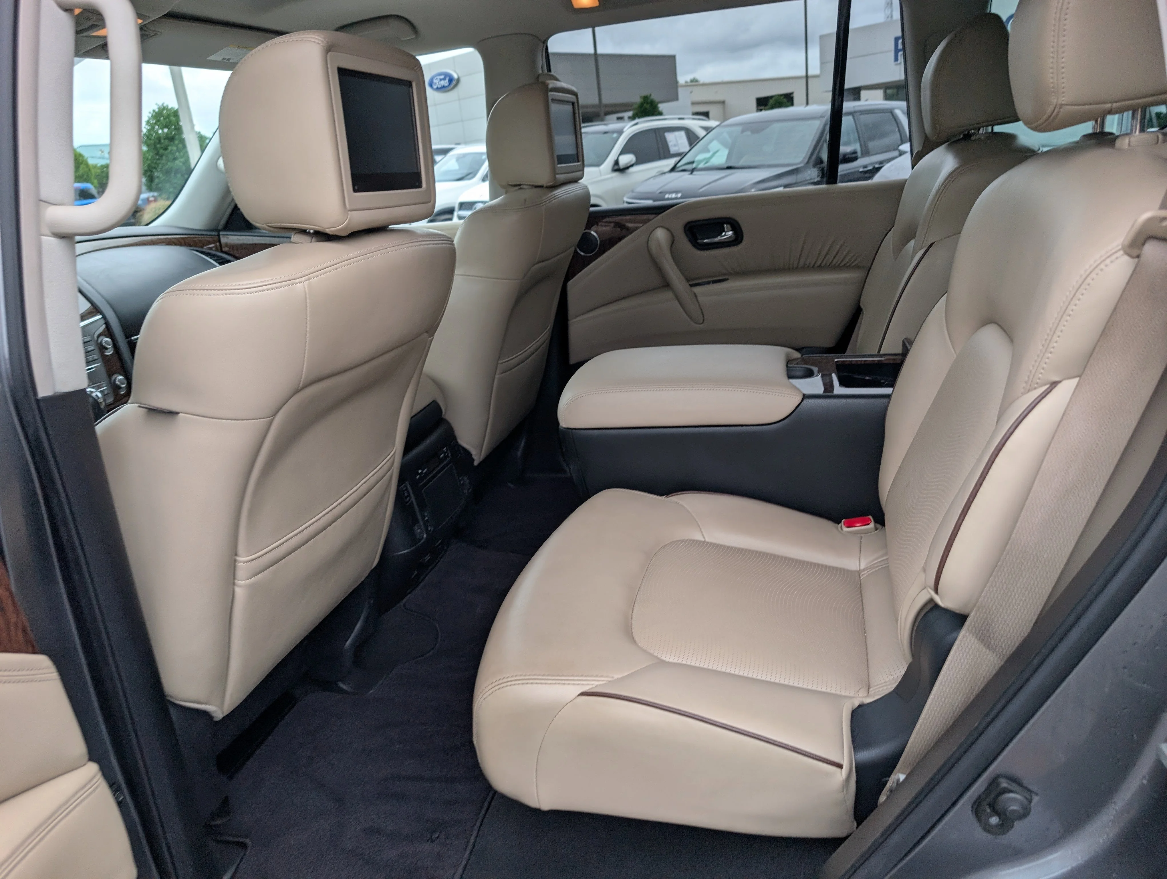 Used 2018 Gun Metallic Nissan Platinum image 16