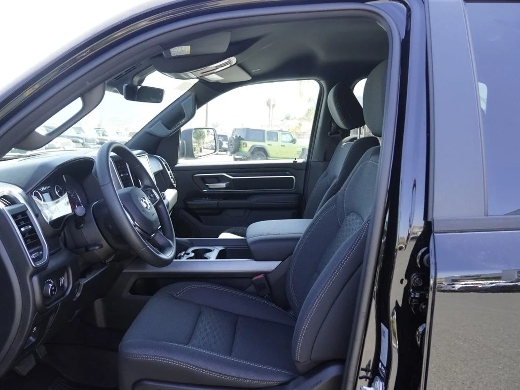 New 2026 Diamond Black Crystal Pearl-Coat Exterior Paint RAM Big Horn/Lone Star image 21