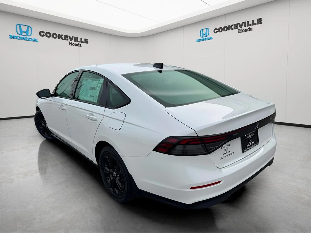 Used 2025 Platinum White Pearl Honda SE image 7