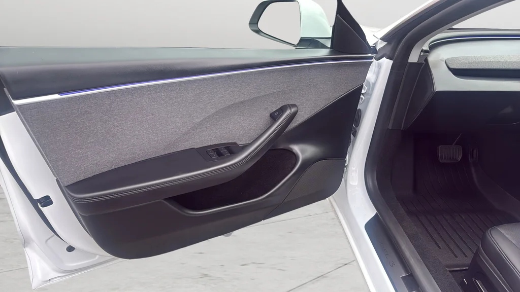 2025 Tesla Model 3 Long Range - Photo 10