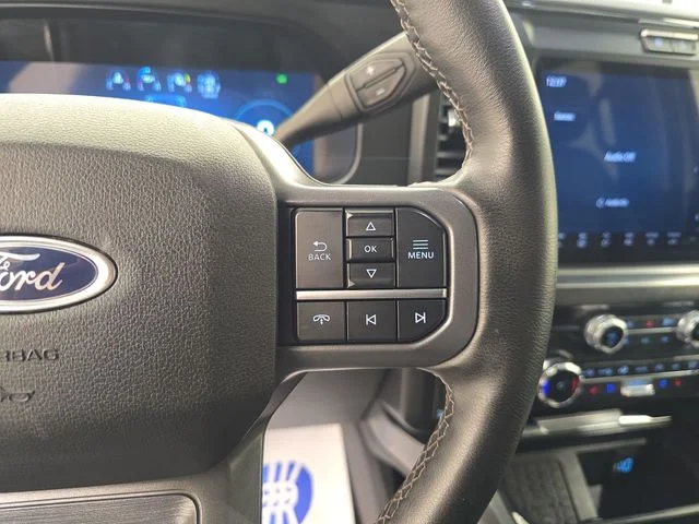 Certified Used 2025 Oxford White Ford Lariat image 33