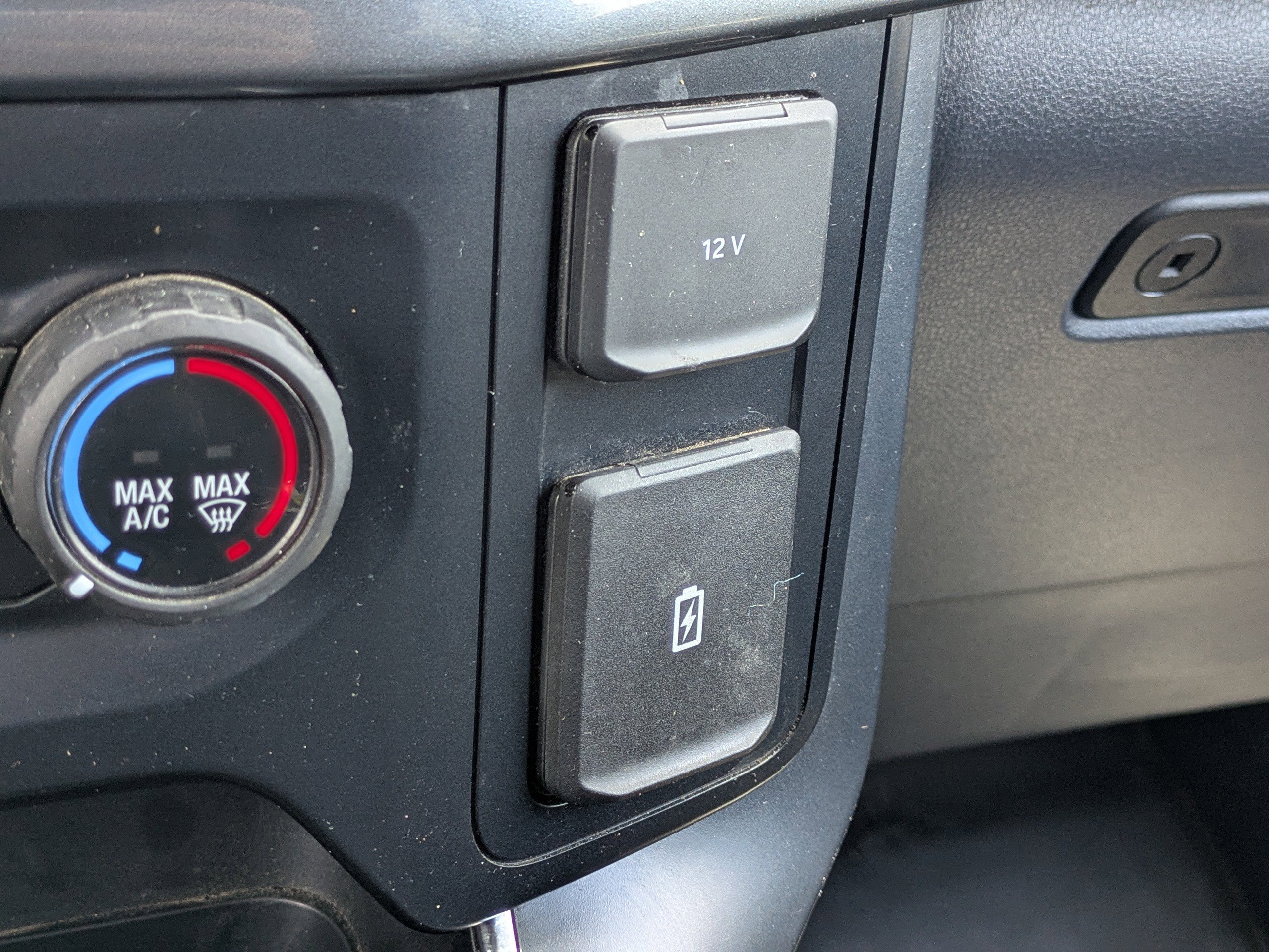 Used 2022  Ford  image 26