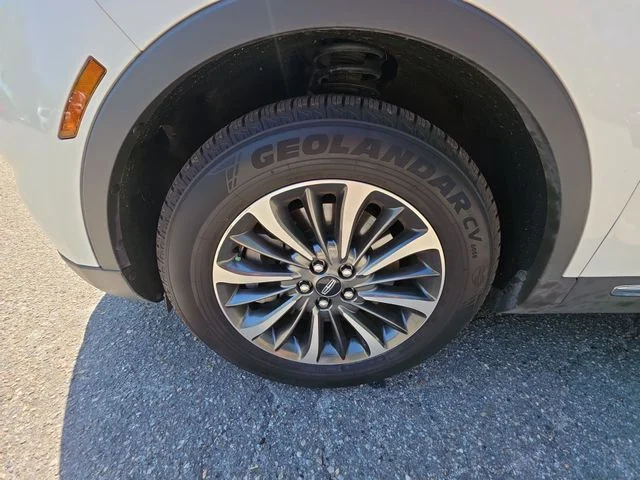 Used 2023 White Lincoln Standard image 10