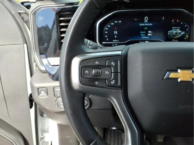 Used 2025 White Chevrolet LT image 24