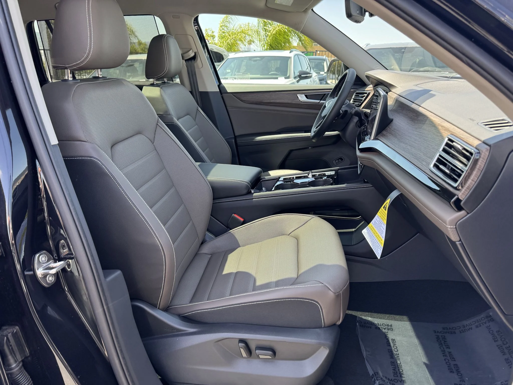 New 2026 Deep Black Pearl Volkswagen 2.0T SEL image 32