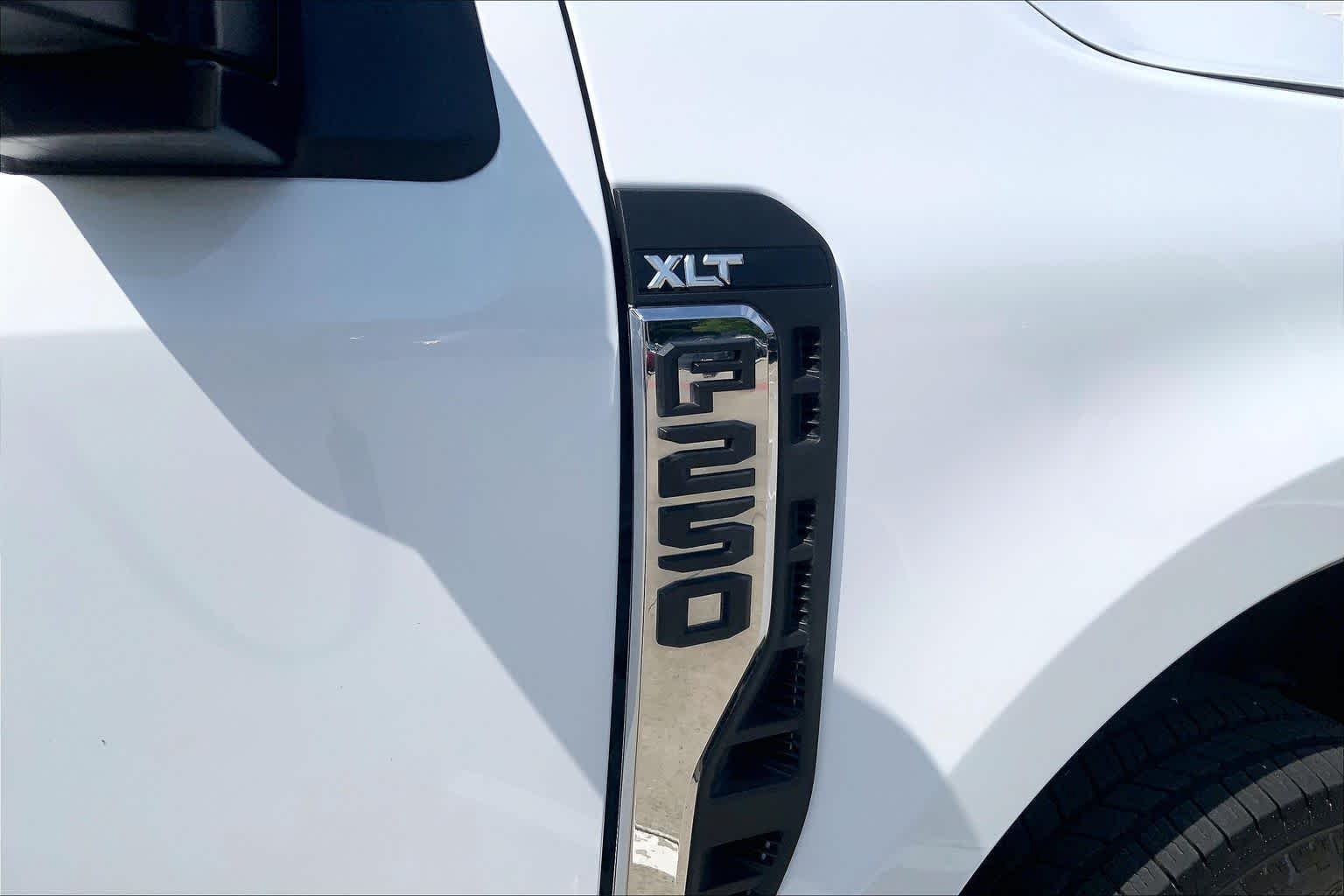 Used 2026 Oxford White Ford XLT image 10