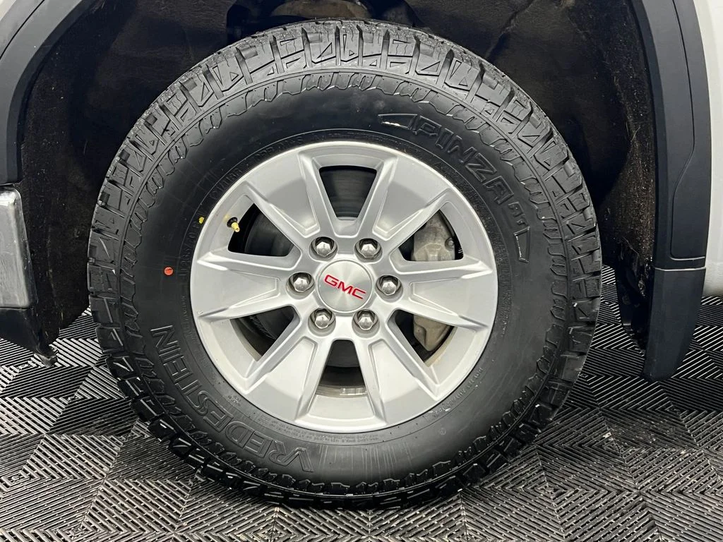 Used 2019 Quicksilver Metallic GMC SLE image 9