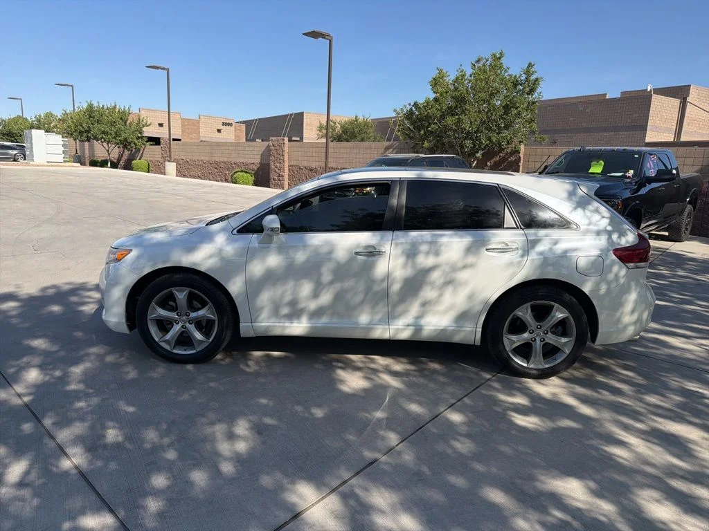 Used 2013 White Toyota XLE image 2