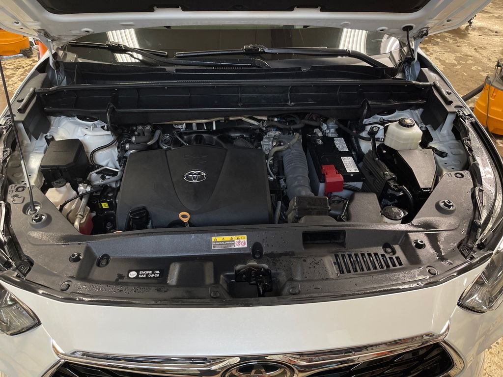 Certified Used 2020 White Toyota Platinum image 9