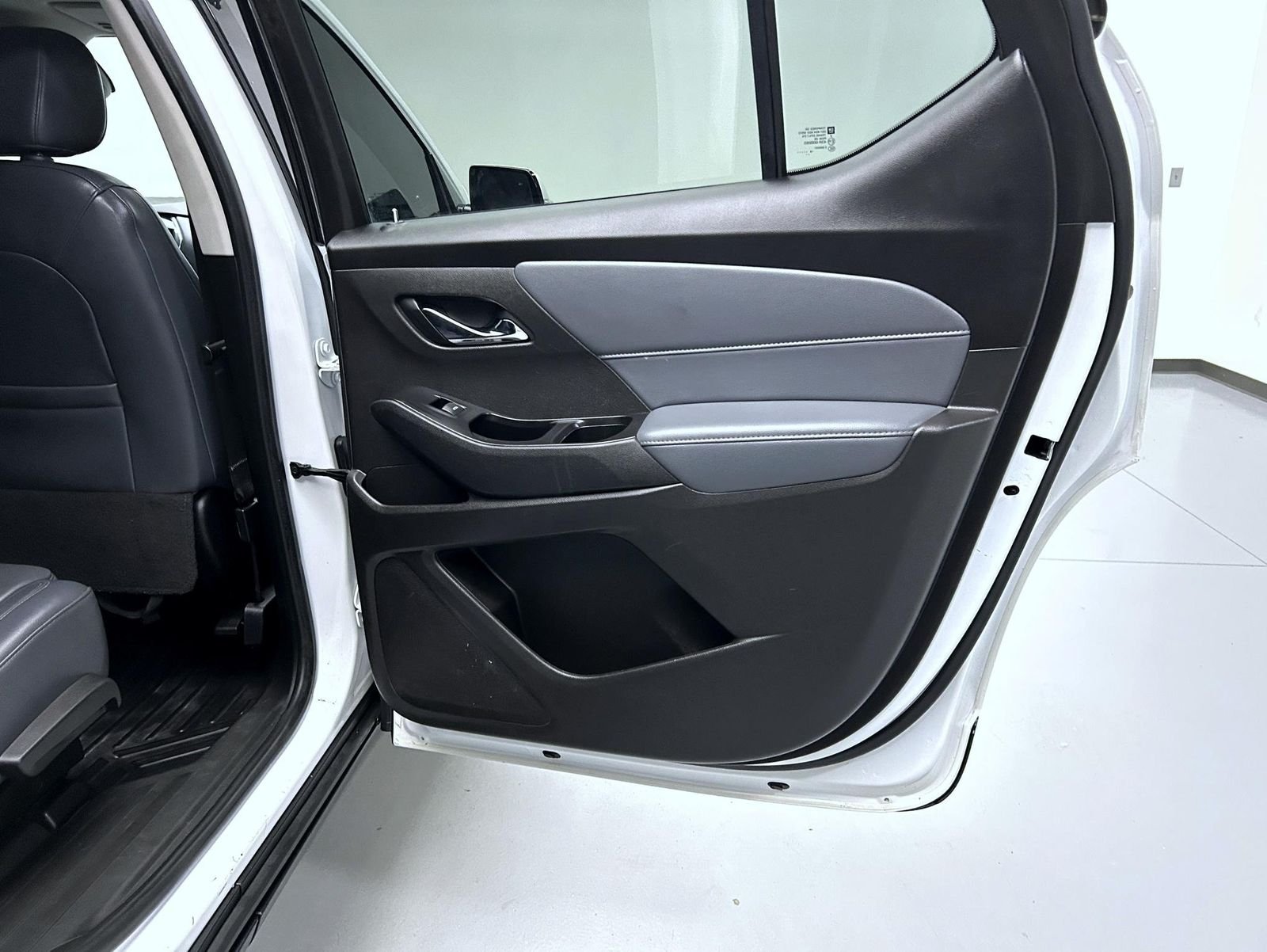 Used 2019 White Chevrolet 3LT image 17