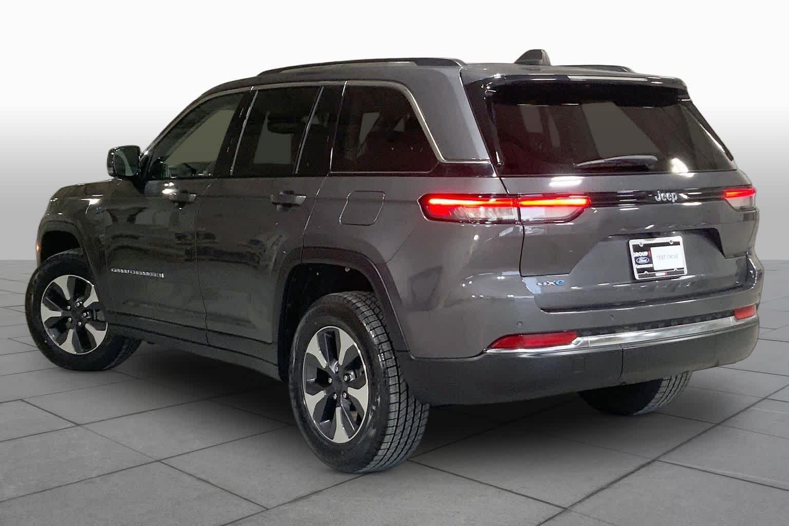 Used 2022 Baltic Gray Metallic Clearcoat Jeep  image 12