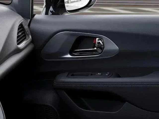 2026 Chrysler Voyager LX - Photo 25