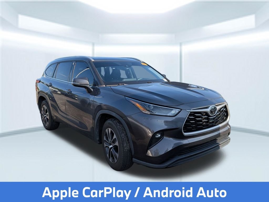 Used 2022 Gray Toyota XLE image 6