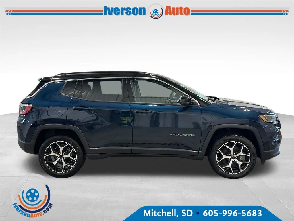 New 2026 Fathom Blue Pearl-Coat Exterior Paint Jeep Limited image 8