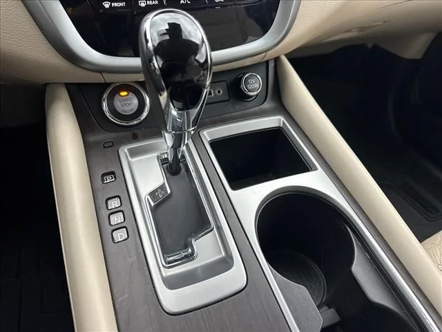 Used 2020 White Nissan Platinum image 30