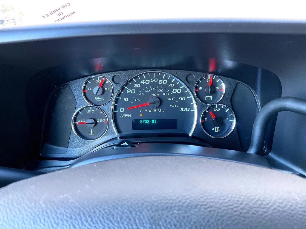 Used 2025 White GMC Work Van image 23