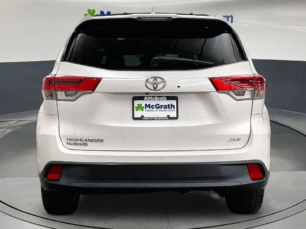Certified Used 2018 White Toyota XLE image 6