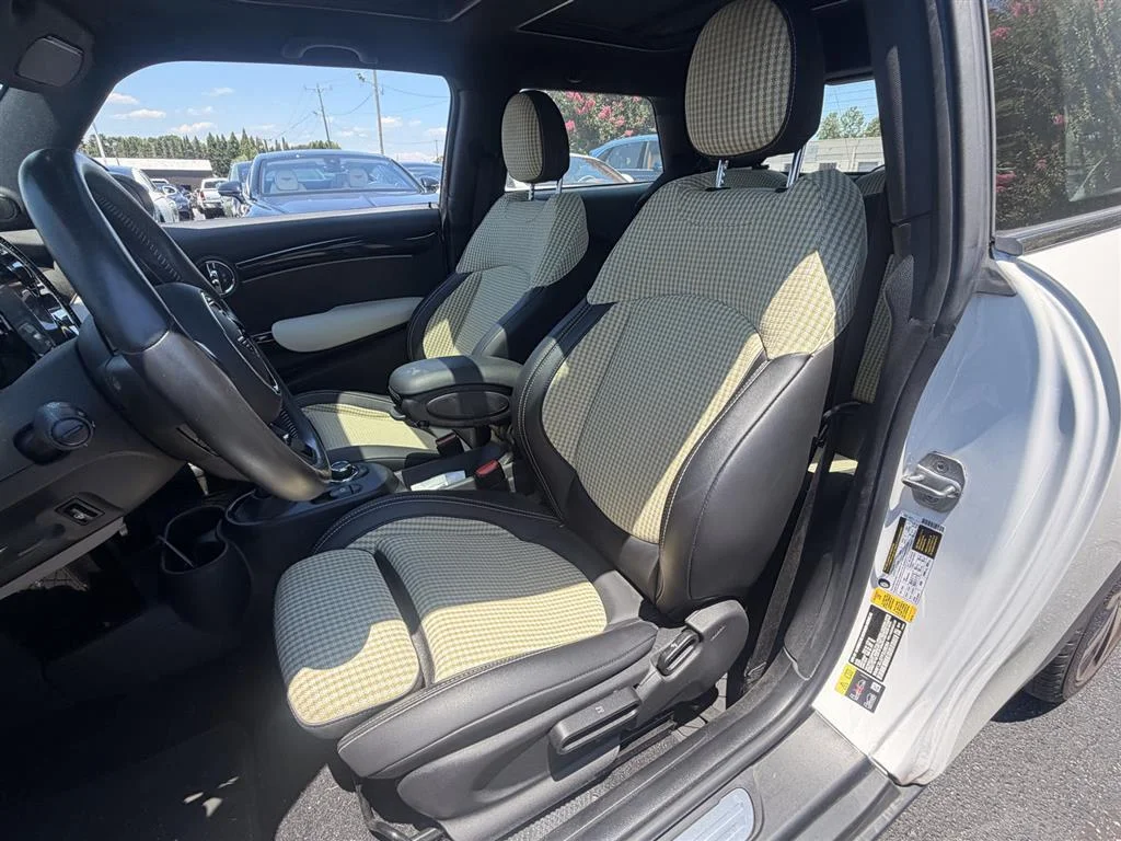 Used 2023 Nanuq White Metallic MINI Cooper SE image 19