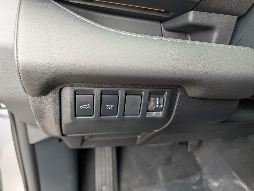 New 2026 ICE SILVER METALLIC Subaru Touring 7-Passenger image 39