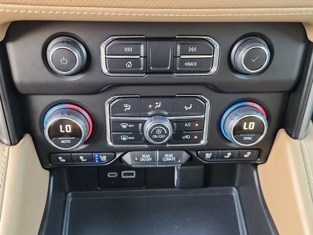 2024 Chevrolet Suburban Premier - Photo 18