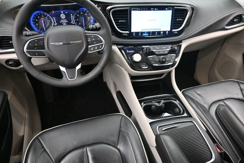 Used 2024 Silver Chrysler Limited image 19
