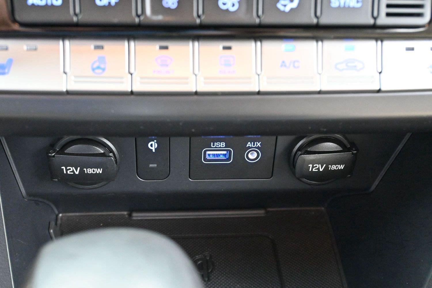 Used 2019 Phantom Black Hyundai SEL image 24
