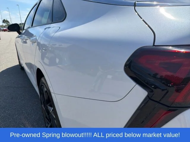 Used 2025 White Kia GT-Line image 8