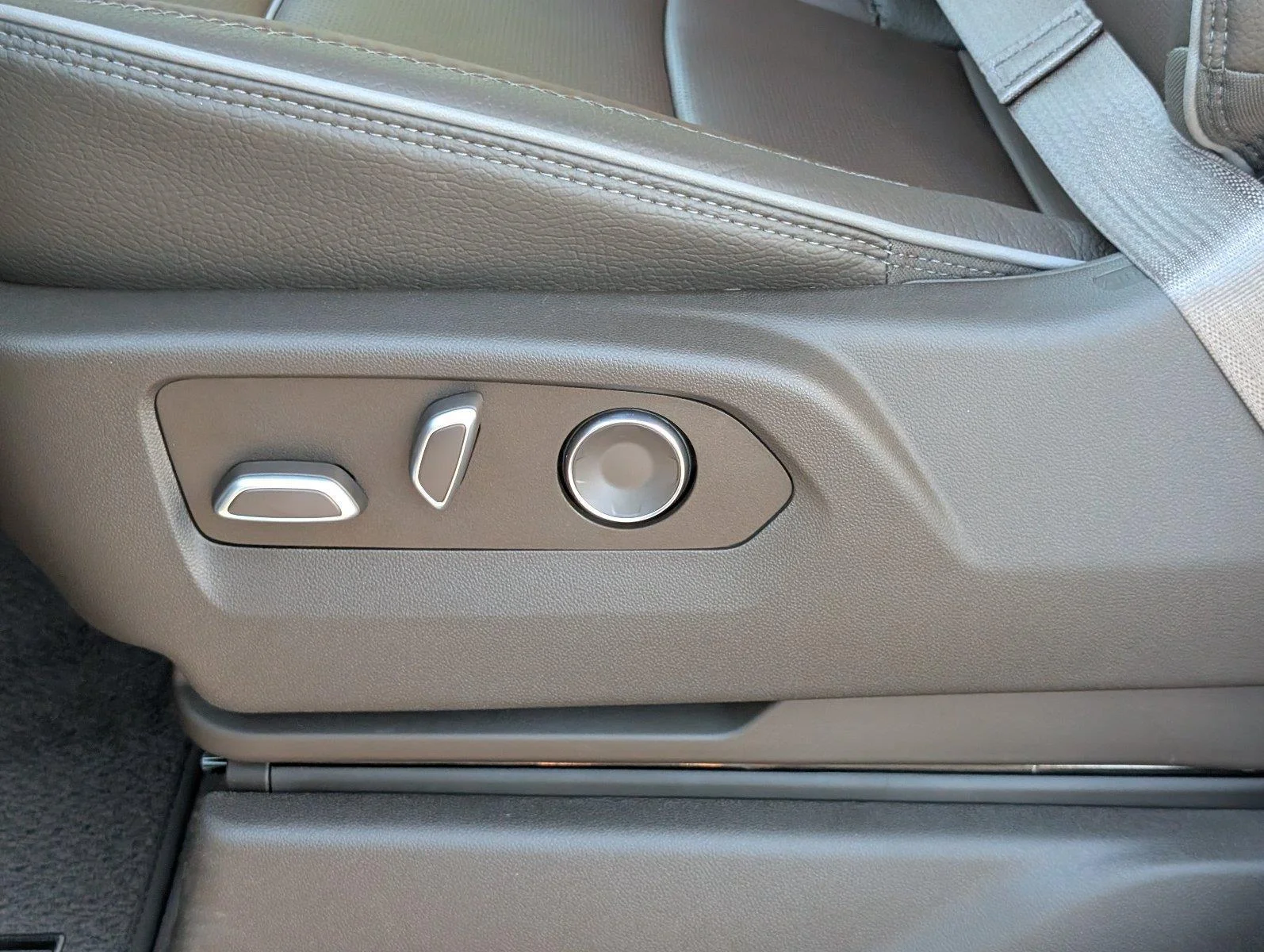 New 2026 Glacier White Tricoat GMC Denali image 19