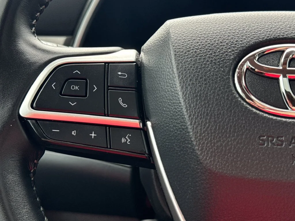 Used 2025 Silver Toyota XLE image 21