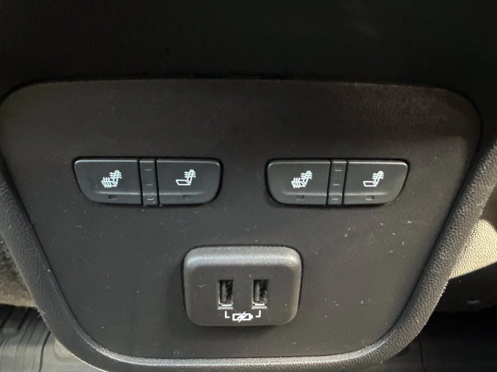 Used 2022 Marine Metallic GMC Denali image 18